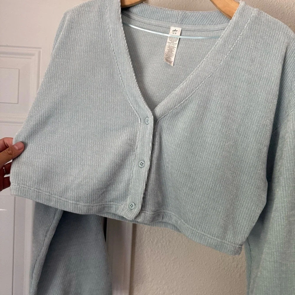 ALO Yoga Cropped V-Neck Button Cardigan in Light Blue